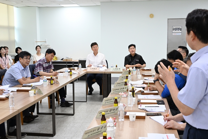 이민근 안산시장, 근로자종합복지관서 간담회 열고 지원책 모색