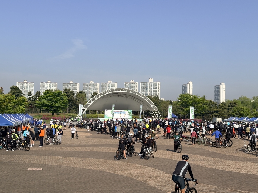 안산시, 호수공원 달린 자전거 물결… 시민 1천여 명 참여