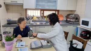 안산시 상록수보건소, 어버이날 맞아 독거어르신 방문간호 활동 펼쳐