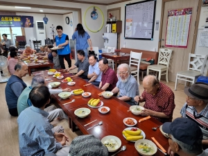 누리봄봉사단, 안산시 이동 어르신과 소통 및 공감활동