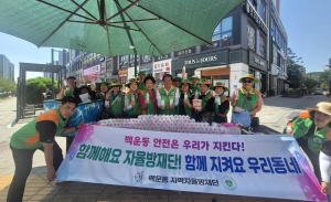 폭염 날린 안산시 백운동 자율방재단의 “시원한 생수 나눔”