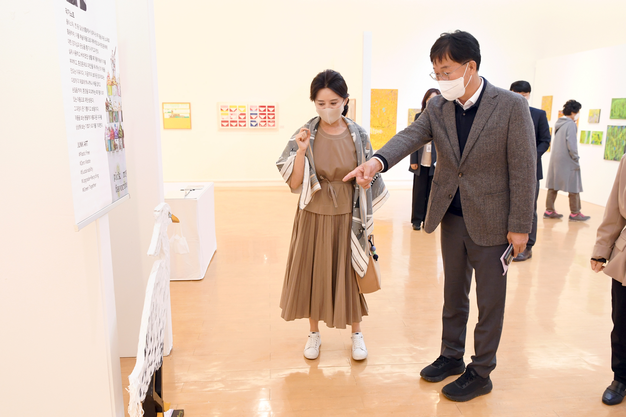 제4회 안산국제아트쇼 화려한 개막…한국화부터 조각·서예까지 미술의 향연